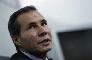 Fiscal cree que Nisman fue asesinado y pide que declare quien le dio el arma