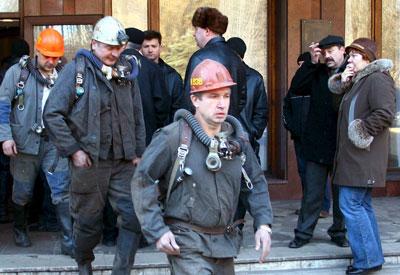 Cientos de mineros quedan atrapados tras ataque de artillería en Donetsk Cientos de mineros quedan atrapados tras ataque de artillería en Donetsk