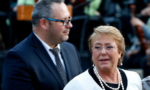 La compleja permanencia de Dávalos en La Moneda y el dilema de la Presidenta Bachelet La compleja permanencia de Dávalos en La Moneda y el dilema de la Presidenta Bachelet