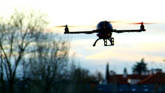 Al menos cinco drones sobrevolaron de madrugada puntos estratégicos de París Al menos cinco drones sobrevolaron de madrugada puntos estratégicos de París