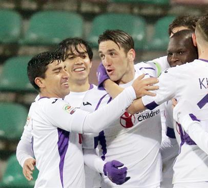 Sábado de chilenos en el exterior: gran triunfo de Fiorentina y Díaz sufre goleada Sábado de chilenos en el exterior: gran triunfo de Fiorentina y Díaz sufre goleada