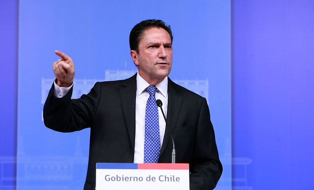 Ministro José Antonio Gómez vendió casas a Dávalos y Bachelet Ministro José Antonio Gómez vendió casas a Dávalos y Bachelet