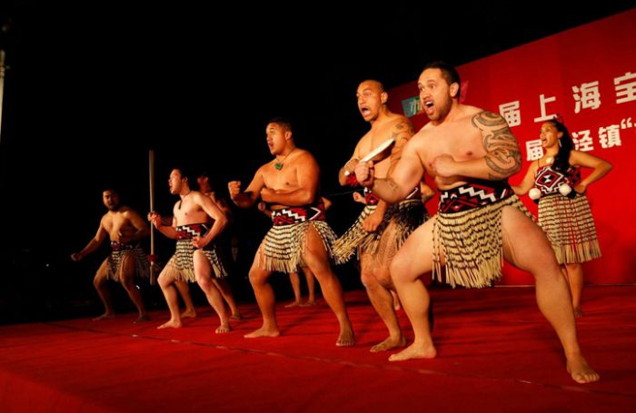 “TukuIho: Legado vivo”, la exposición maorí que aterriza en Chile junto a artesanos nativos desde Nueva Zelanda “TukuIho: Legado vivo”, la exposición maorí que aterriza en Chile junto a artesanos nativos desde Nueva Zelanda