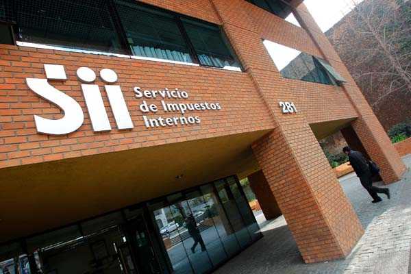 Funcionarios y fiscales del SII aseguran que Caso Penta ha develado una «consolidada industria de la elusión y la evasión tributaria» Funcionarios y fiscales del SII aseguran que Caso Penta ha develado una