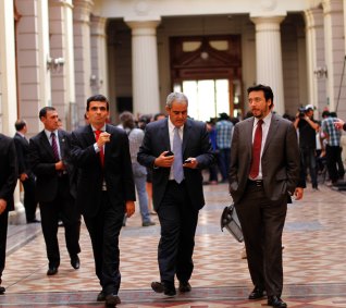 Equipo de fiscales prepara las formalizaciones de políticos en caso Penta Equipo de fiscales prepara las formalizaciones de políticos en caso Penta