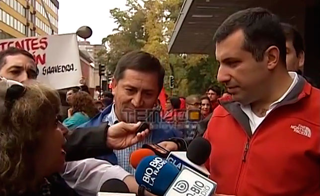 Video: Diputado Hasbún es increpado por una manifestante en plena marcha en Temuco