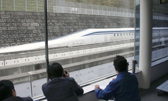 Tren japonés bate el récord mundial al superar los 600 kilómetros por hora Tren japonés bate el récord mundial al superar los 600 kilómetros por hora