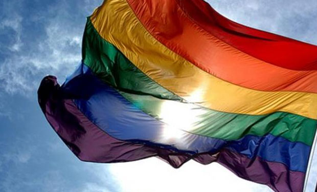 Más 70 instituciones se unieron a campaña para izar bandera del arcoíris en día contra la homofobia y la transfobia Más 70 instituciones se unieron a campaña para izar bandera del arcoíris en día contra la homofobia y la transfobia