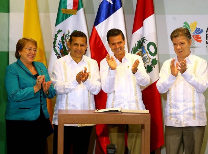 Solari, Cueto, Paulmann: los nombres entre los más de 50 empresarios que acompañan a Presidenta Bachelet a cumbre Alianza del Pacífico en Perú Solari, Cueto, Paulmann: los nombres entre los más de 50 empresarios que acompañan a Presidenta Bachelet a cumbre Alianza del Pacífico en Perú