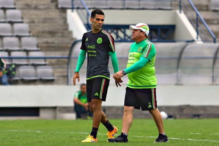 Técnico y jugadores aztecas serían multados por votar por el Partido Verde Técnico y jugadores aztecas serían multados por votar por el Partido Verde