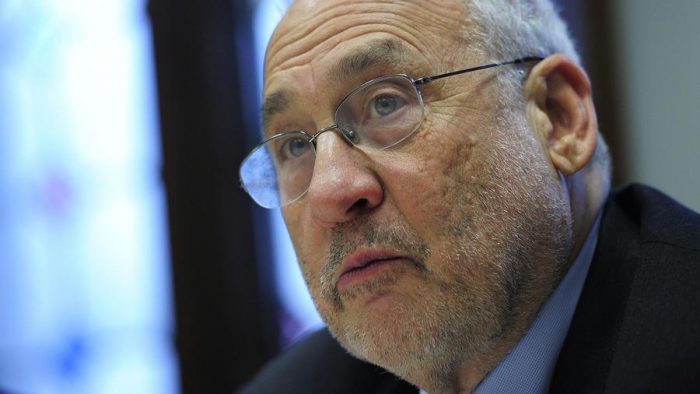 Joseph Stiglitz se cuadra con el No+AFP y recomienda avanzar a un sistema de pensiones público