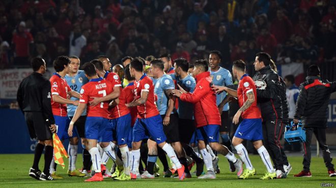 La previa se vive: hoy se cumplen cuatro años del polémico triunfo de la Roja sobre Uruguay en la Copa América de Chile La previa se vive: hoy se cumplen cuatro años del polémico triunfo de la Roja sobre Uruguay en la Copa América de Chile
