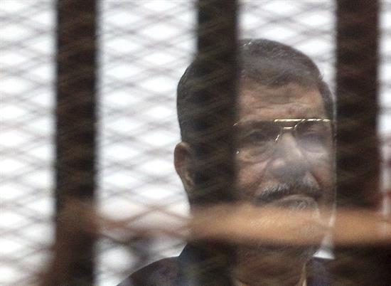 Egipto: Mursi comparece con el atuendo de los condenados a muerte