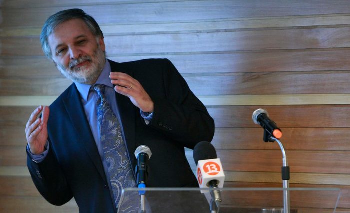 Bitrán refuerza ofensiva del gobierno contra SQM y dice que acusará a la minera en Estados Unidos por “incumplir gravemente los contratos” con la Corfo Bitrán refuerza ofensiva del gobierno contra SQM y dice que acusará a la minera en Estados Unidos por “incumplir gravemente los contratos” con la Corfo