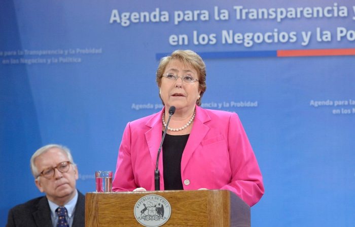 Bachelet: «No voy a aceptar pasivamente el debilitamiento de los partidos políticos» Bachelet: