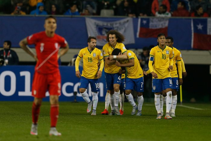 Neymar derribó a un Perú que vendió cara su derrota Neymar derribó a un Perú que vendió cara su derrota