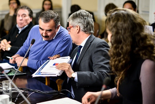 “La táctica del repliegue”: la jugada de la Nueva Mayoría para destrabar el conflicto con los profesores “La táctica del repliegue”: la jugada de la Nueva Mayoría para destrabar el conflicto con los profesores