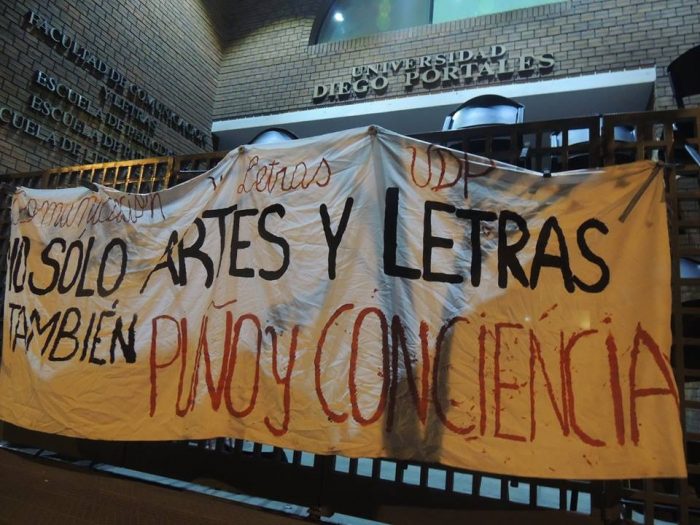 Universidades privadas agudizan la movilización: UDP suma cinco facultades en toma Universidades privadas agudizan la movilización: UDP suma cinco facultades en toma