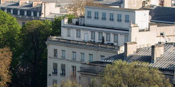 EEUU espía a Francia desde la azotea de su embajada en París