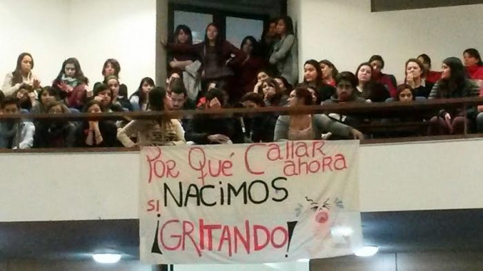 Colegio de Matronas se declara en alerta por dictamen de la Contraloría que restringe su labor en recintos públicos de salud Colegio de Matronas se declara en alerta por dictamen de la Contraloría que restringe su labor en recintos públicos de salud