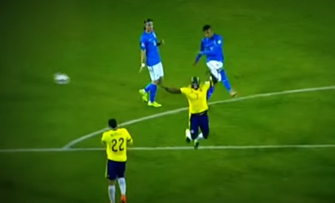 Video: Minuto en que Neymar propina pelotazo que le costó tarjeta roja Video: Minuto en que Neymar propina pelotazo que le costó tarjeta roja
