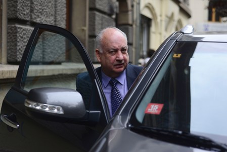Teillier admite que el PC está en la calle y en La Moneda Teillier admite que el PC está en la calle y en La Moneda