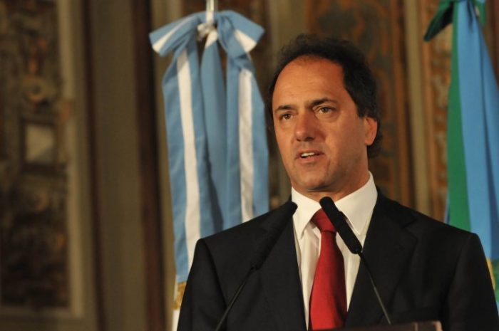 Argentina corre el riesgo de impulsar a los tenedores de bonos a la acción en tanto Scioli endurece su posición Argentina corre el riesgo de impulsar a los tenedores de bonos a la acción en tanto Scioli endurece su posición