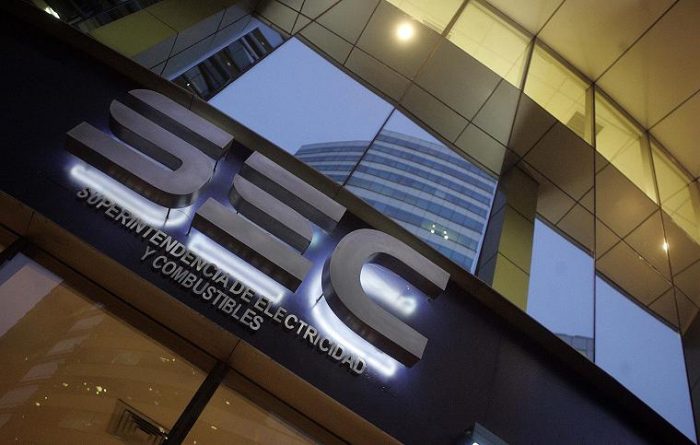 Superintendencia de electricidad atiende el llamado del ministerio y formula cargos contra Chilectra y CGE por cortes de luz Superintendencia de electricidad atiende el llamado del ministerio y formula cargos contra Chilectra y CGE por cortes de luz