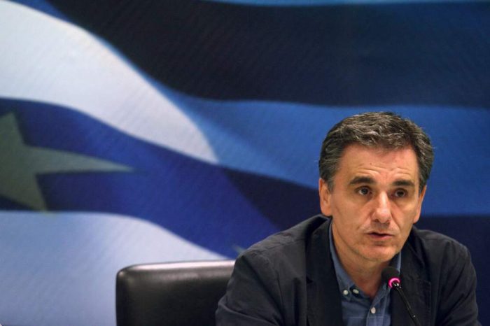Grecia envía tercera petición de rescate y se compromete a implementar reformas 
