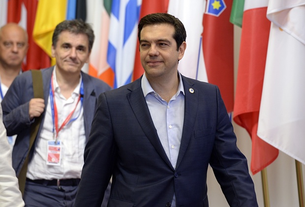 La eurozona alcanza un acuerdo con Grecia por unanimidad, pero impone medidas draconianas a los helenos La eurozona alcanza un acuerdo con Grecia por unanimidad, pero impone medidas draconianas a los helenos