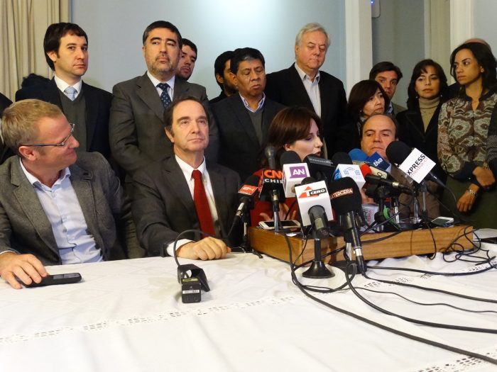 La UDI, RN, el PRI y Evópoli oficializan bloque opositor La UDI, RN, el PRI y Evópoli oficializan bloque opositor