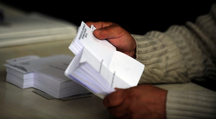Grupo transversal en el Senado firma moción para reponer el voto obligatorio Grupo transversal en el Senado firma moción para reponer el voto obligatorio