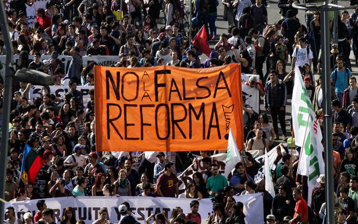 Educación gratuita universal: la historia no contada de una política que nunca se tomó en serio Educación gratuita universal: la historia no contada de una política que nunca se tomó en serio