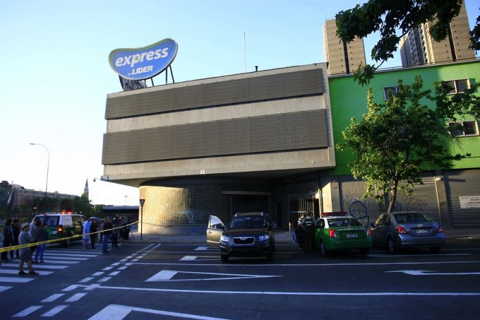 Sename apoya a madre en pelea contra cadena de supermercados donde fue agredido su hijo Sename apoya a madre en pelea contra cadena de supermercados donde fue agredido su hijo