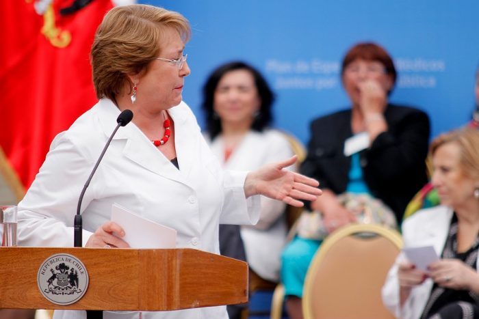 La Moneda aclara rol de Bachelet en el Caso Quemados: sí estuvo en la Posta como médico de la ONG donde trabajaba La Moneda aclara rol de Bachelet en el Caso Quemados: sí estuvo en la Posta como médico de la ONG donde trabajaba