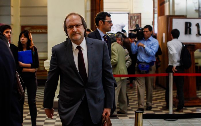 El complejo debut de Davor Harasic como decano de Derecho de la Chile El complejo debut de Davor Harasic como decano de Derecho de la Chile