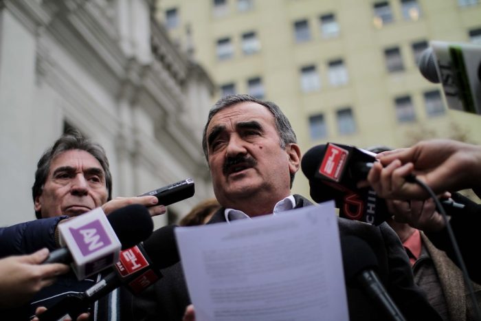 Jaime Gajardo reconoce desgaste y se abre a terminar con el paro: “Tenemos que ser realistas. No podemos estar así de manera indefinida” Jaime Gajardo reconoce desgaste y se abre a terminar con el paro: