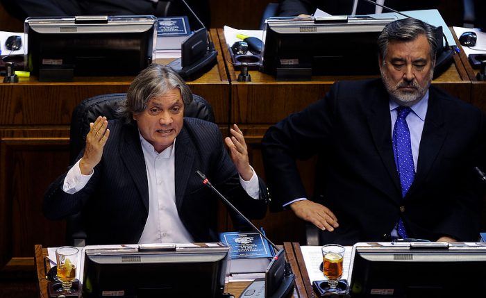 Oficialismo manda señal de autoridad y junto a la derecha aprueba remoción de Navarro de la mesa del Senado Oficialismo manda señal de autoridad y junto a la derecha aprueba remoción de Navarro de la mesa del Senado