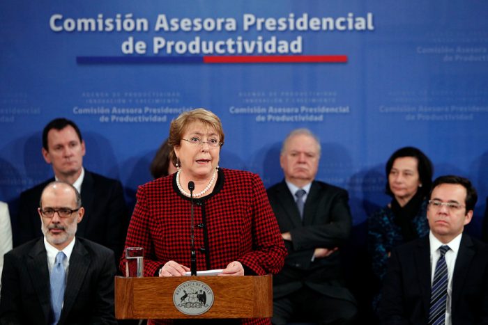 Bachelet presenta una nueva comisión: esta vez para proponer medidas que mejoren la productividad Bachelet presenta una nueva comisión: esta vez para proponer medidas que mejoren la productividad