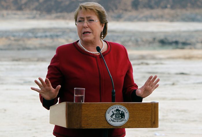 Cadem: aprobación de Bachelet no repunta pese a la Copa América y anuncio de “gradualidad” en las reformas Cadem: aprobación de Bachelet no repunta pese a la Copa América y anuncio de