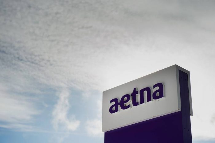 Aetna compra compañía de seguros médicos rival Humana por US$37 mil millones Aetna compra compañía de seguros médicos rival Humana por US$37 mil millones