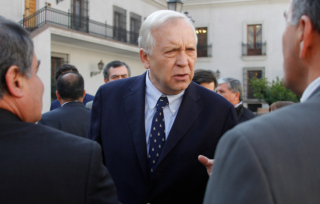 Burgos ante circular de seguridad de EEUU: “Recomendaría a los chilenos que tengan cuidado en donde suelen haber personas que disparan” Burgos ante circular de seguridad de EEUU: