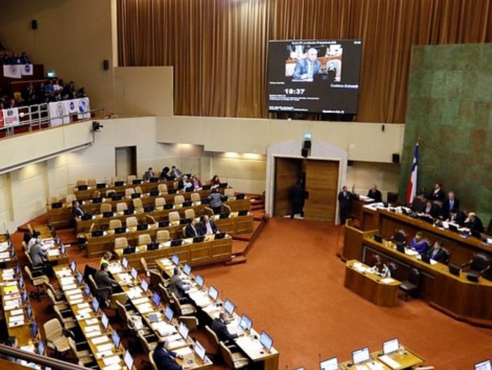 Diputados aprueban indicación que permite aportes de empresas a partidos políticos Diputados aprueban indicación que permite aportes de empresas a partidos políticos