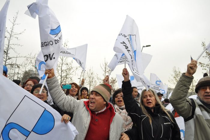 Bloomberg: El sueño de una reforma educacional en Chile se amarga en medio del paro de profesores Bloomberg: El sueño de una reforma educacional en Chile se amarga en medio del paro de profesores