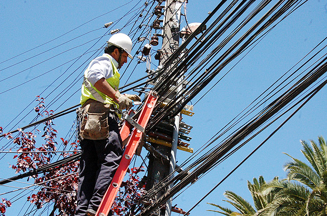 SEC no descarta la aplicación de multas en contra de las empresas eléctricas de la Región Metropolitana SEC no descarta la aplicación de multas en contra de las empresas eléctricas de la Región Metropolitana