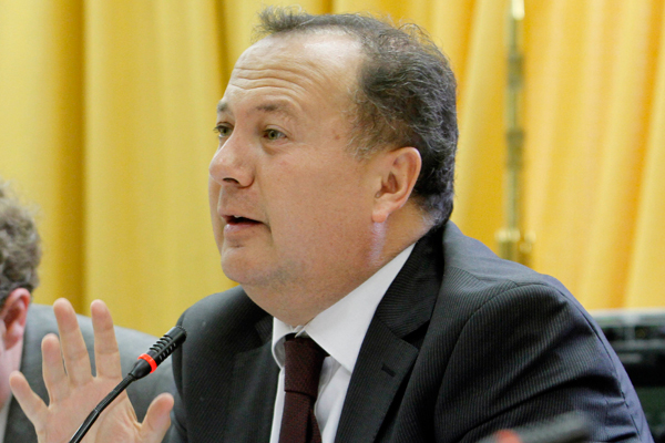 Presidente de la Comisión de Defensa de la Cámara calificó como impresentable la idea de rendir honores a Manuel Contreras Presidente de la Comisión de Defensa de la Cámara calificó como impresentable la idea de rendir honores a Manuel Contreras
