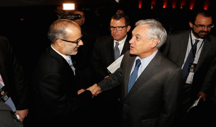 El almuerzo reservado con Piñera y su falta de autocrítica; la anécdota que compromete al ministro Valdés; y la animada charla entre Andrés Velasco y Sebastián Edwards, toda la trastienda del seminario de Moneda El almuerzo reservado con Piñera y su falta de autocrítica; la anécdota que compromete al ministro Valdés; y la animada charla entre Andrés Velasco y Sebastián Edwards, toda la trastienda del seminario de Moneda