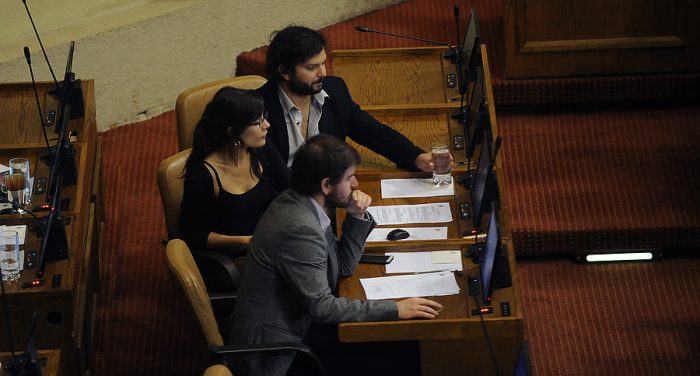 Encuesta Mori-Cerc: Boric, Jackson y Camila Vallejo se instalan entre los cinco políticos con más futuro Encuesta Mori-Cerc: Boric, Jackson y Camila Vallejo se instalan entre los cinco políticos con más futuro
