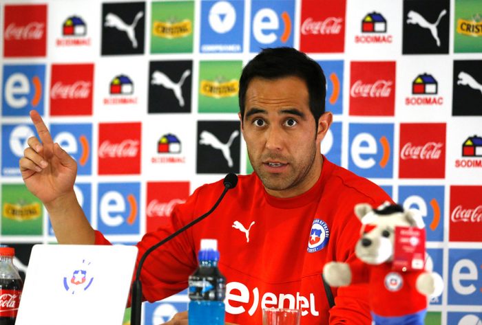 Claudio Bravo: “Jamás tenemos miedo a otras selecciones, sí respeto” Claudio Bravo: “Jamás tenemos miedo a otras selecciones, sí respeto”