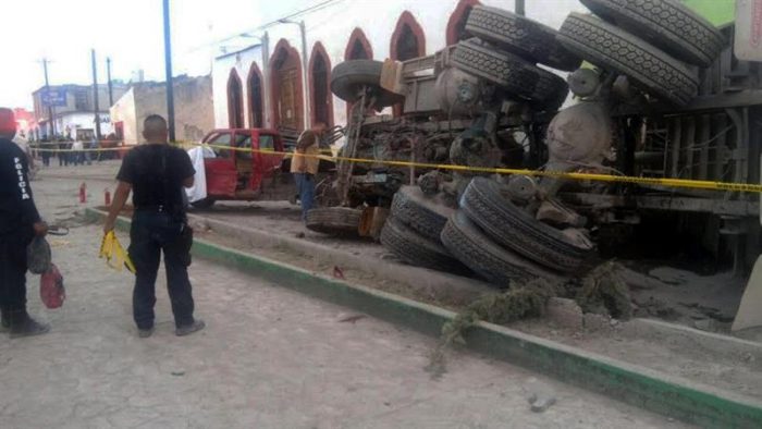 Mueren 25 peregrinos atropellados por camión en México Mueren 25 peregrinos atropellados por camión en México